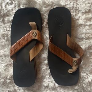 Reef - women’s flip flop sandals sz 9